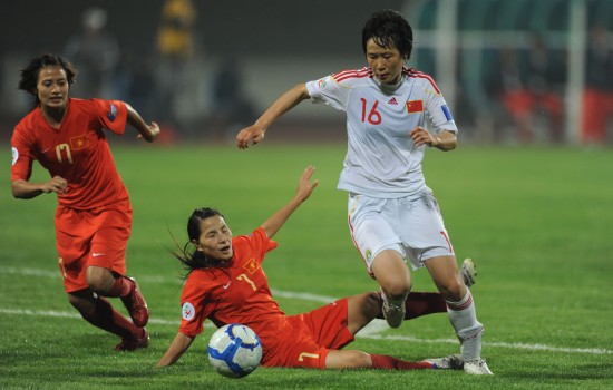 图文-[女足亚洲杯]中国5-0越南 张睿相当勇猛