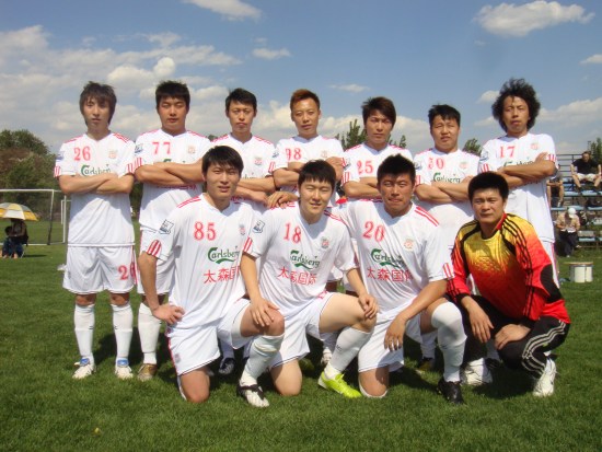 图文-[北超]北京火木足球俱乐部全家福 年轻生