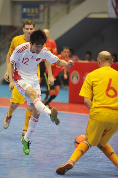 图文-室内五人制足球锦标赛 中国队球员李欣射