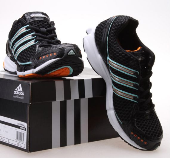 Adidas阿迪 女子跑步鞋 Attune W  404391