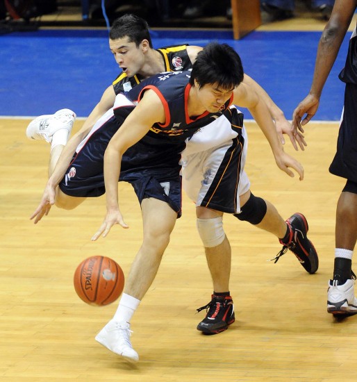 1次失手令王仕鹏功亏一篑 7粒三分球究竟被谁