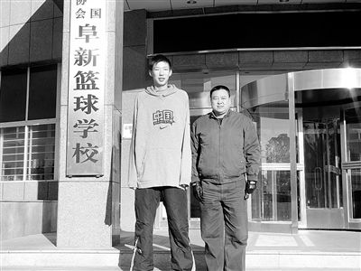 男篮下一代内线核心升起 15岁中锋引多球队挖