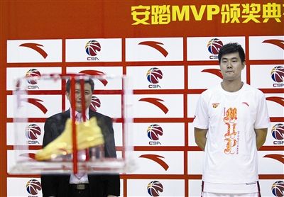 王仕鹏MVP金靴300克纯金打造 货真价实市价