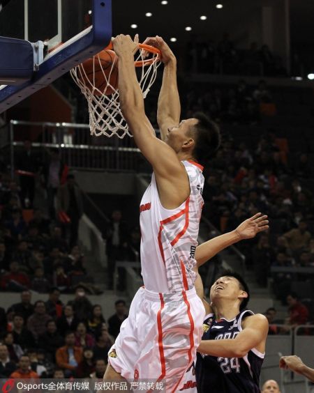 易建联CBA生涯第7次40+!恐怖81%的命中率_