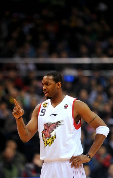 图文-麦蒂中国赛场首秀 麦蒂在比赛中霸气十足