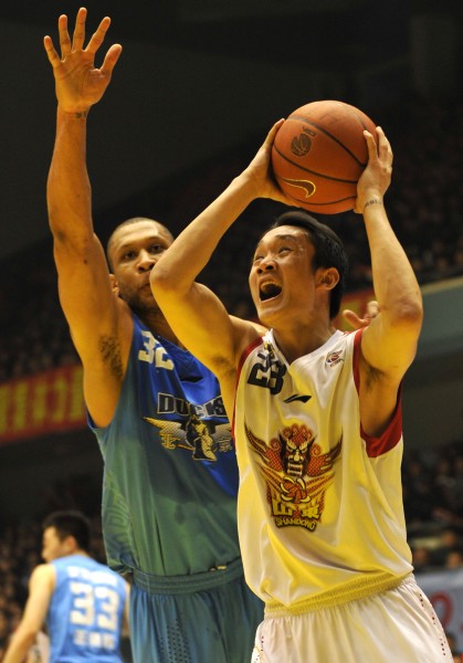 图文-[CBA]山东94-92北京 丁彦雨航在比赛中进