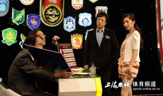 《中国好足球》首期节目开录 听名嘴曹启泰讲