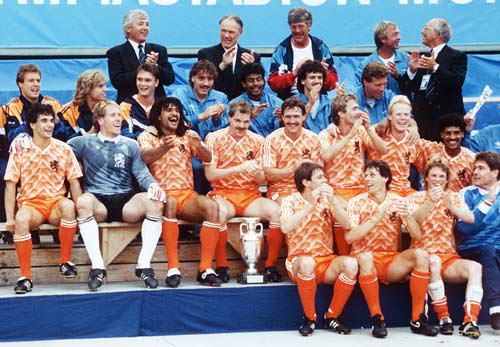 欧洲杯历届史话：1988年--巴斯滕经典进球助荷兰夺冠
