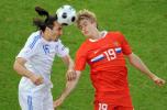 图文-[欧洲杯]希腊VS俄罗斯双方球员力拼头球