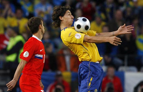 图文-[欧洲杯]俄罗斯VS瑞典伊布如何胸部停球