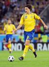 图文-[欧洲杯]俄罗斯VS瑞典伊布抬头寻找对手空挡