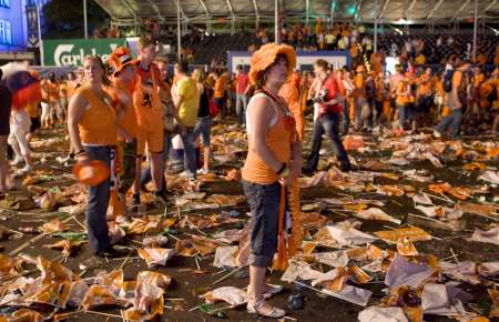 图文-荷兰球迷遗憾球队出局彷徨的“橙色军团”