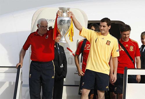 图文-西班牙队参加夺冠庆典欧洲杯重回西班牙国土