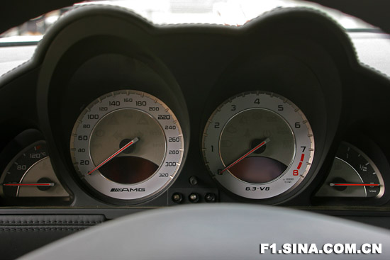 图文-F1新安全车特写 速度表刻度高达320公里