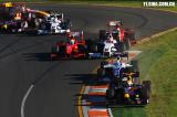 图文-F1澳大利亚站正赛日抢首弯数辆赛车险出赛道