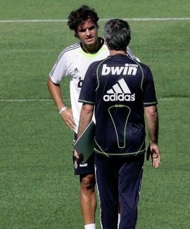 ����������������µ�ͷ�ϴ����Լ���ñ������乬