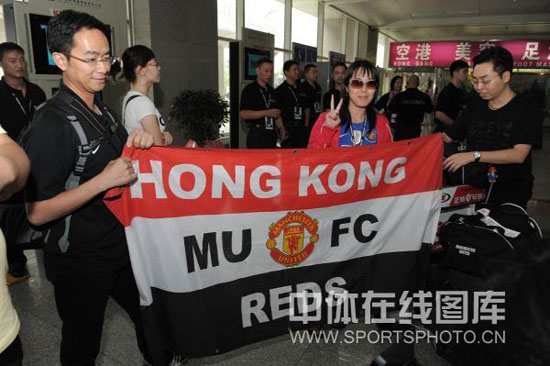 图文-曼联亚洲行抵达杭州香港球迷赴来追随曼联