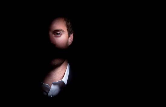 图文-澳超球员废旧厂房拍写真 独眼即窥探足坛万象_国际足坛-五洲热报_NIKE新浪竞技风暴_新浪网