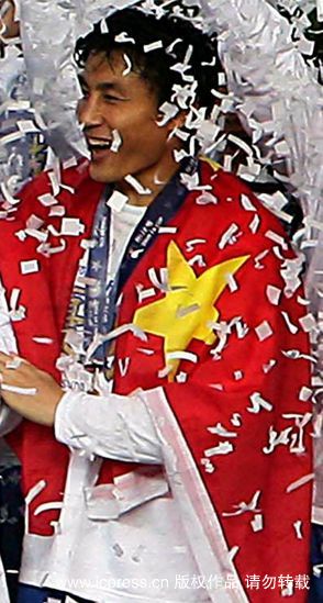 图文-韩国足协杯李玮峰带伤夺冠 他是中国球员