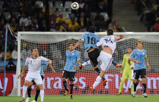 图文-[小组赛]乌拉圭0-0法国门前一片乱战
