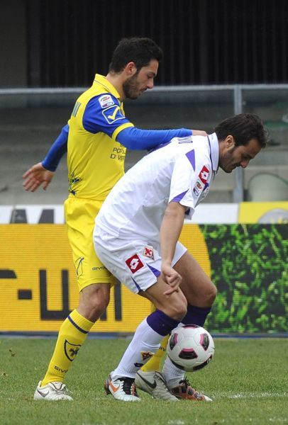 图文-[意甲]切沃VS佛罗伦萨 我看你能碰到球嘛