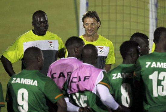 图文-非洲杯决赛前赞比亚训练 赞比亚队开场地