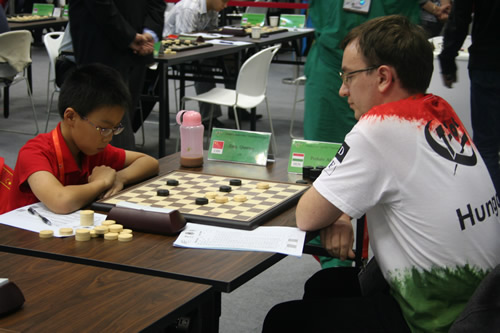 10岁小将击败匈牙利棋手为中国国际跳棋队赢首胜