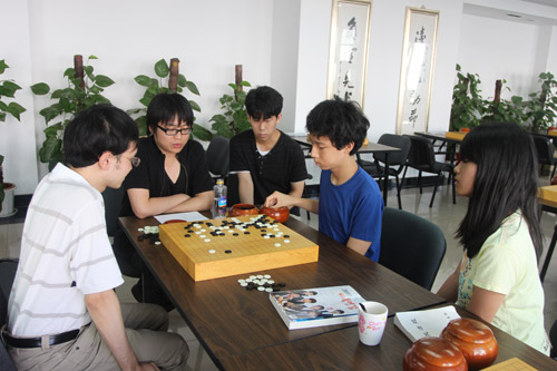 孔令文已成中日棋界友好使者再携小棋手西渡求经