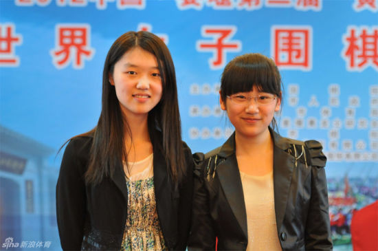 助中国队女子擂台赛夺冠的两大功臣――王晨星（左）於之莹（右）