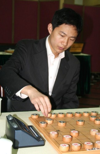 图文-象棋大棋圣战决胜局现场 徐超落子稳健有力