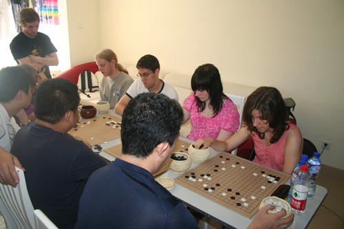 图文-天下行棋与欧洲棋手对抗赛欧洲两美女出战
