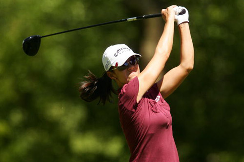 图文-LPGA科宁精英赛决赛轮林德莉奋力收杆
