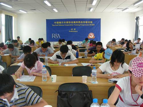 图文-中高协初级裁判员北部地区培训 认真考试