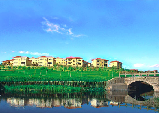 图文-新疆雪莲山高尔夫球场远眺球会会所