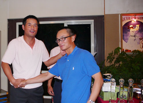 图文-湖北小鹰高尔夫球队7月例赛 打得不错加