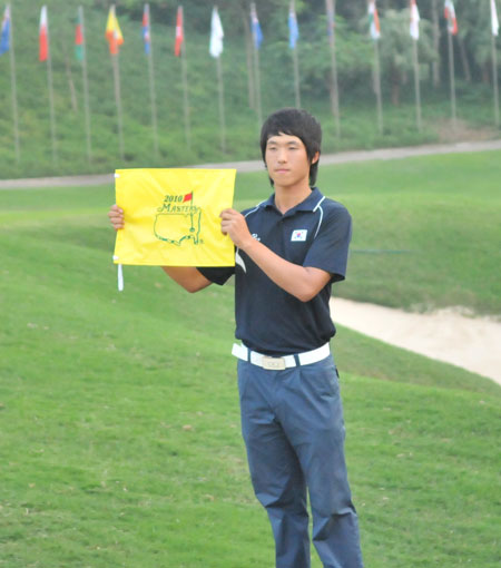 图文-亚洲业余锦标赛决赛轮展示名人赛旗帜