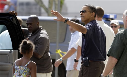 图文-美总统奥巴马夏威夷挥杆 奥巴马挥手道别