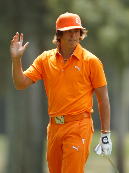 图文-传统高球赛第四轮小将福勒尔致谢球迷