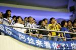 图文-上海申花2-0陕西宝荣 球迷难舍的国际情结
