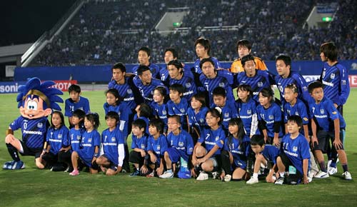 图文-2008亚冠联赛半决赛赛况大阪钢巴首发11人
