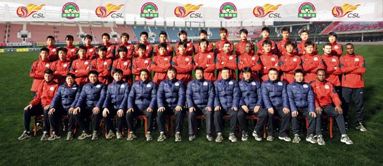 图文-2010赛季中超球队全家福 河南建业