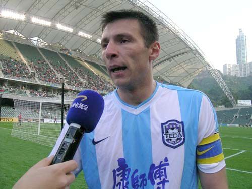 图文-天津泰达4-0蔚山现代 外援佐里奇接受采访
