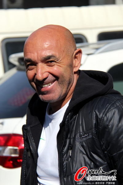 图文-国安赴青岛俱乐部领导送行 帕切科信心十