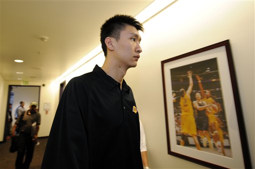 综述:孙悦首秀进急诊室 中投王复出兰德里终续