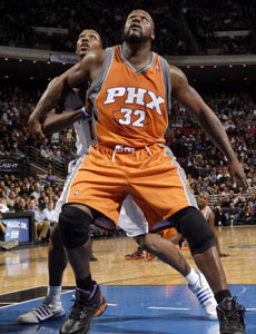 美媒曝骑士夏季攻略:奥胖来助詹姆斯 一人永不