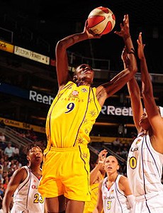 WNBA季后赛:莱斯利20分 火花客场灭水星扳回
