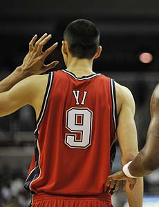 阿联连续11场篮板未上双 鱼与熊掌易还做不到