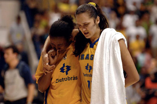 图文-女篮世锦赛美国99-59巴西 巴西队员落泪