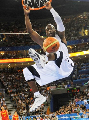 图文-[奥运会]中国男篮70-101美国 韦德从天而