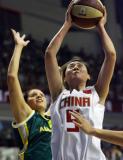 图文-[热身赛]中国女篮72-73澳大利亚卞兰突破上篮
